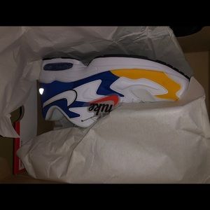 3 pairs of air max 2’s